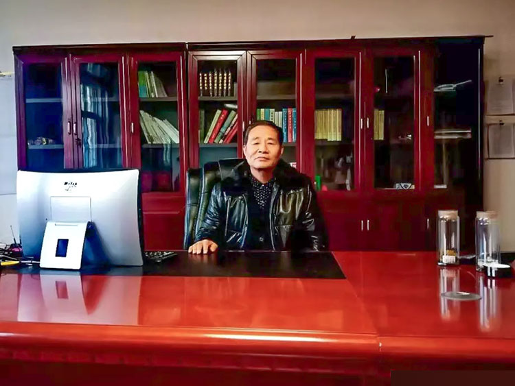 ?唐河育才實驗學校校長朱新敬