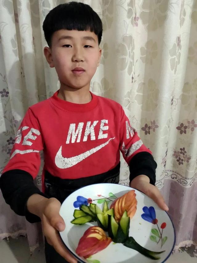 超可愛！“五一”節(jié)，一完的幼兒到高中生們各顯神通