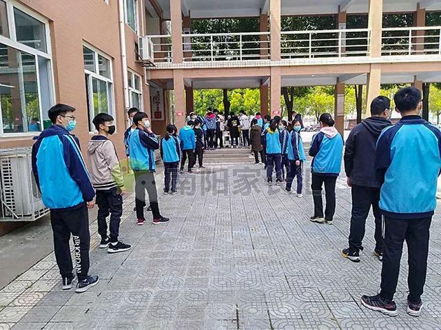 現(xiàn)場：南陽一中返校復(fù)學(xué)首日全流程：貼心、放心