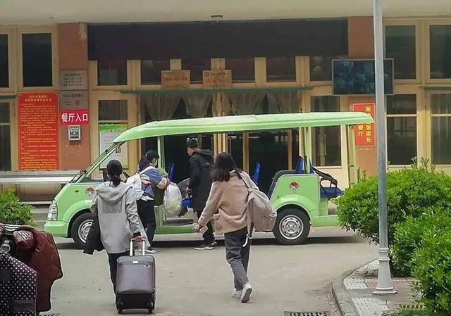 現(xiàn)場：南陽一中返校復(fù)學(xué)首日全流程：貼心、放心