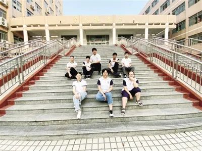 <a href='http://www.100lian.net/tags/南陽二中/' target='_blank'><u>南陽市二中</u></a>數(shù)學(xué)建模社成員